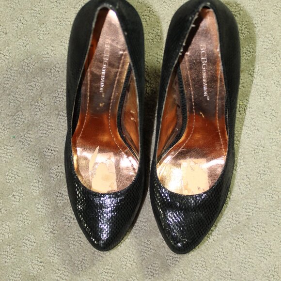 BCBGeneration Women's Sz 7.5B Black Tone on Tone Snakeskin Platform High Heels - Picture 2 of 6